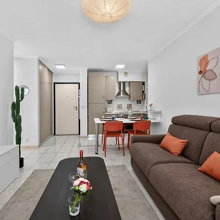 Avec Terrasse, Patio Et Garage A