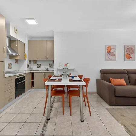 Avec Terrasse, Patio Et Garage A *