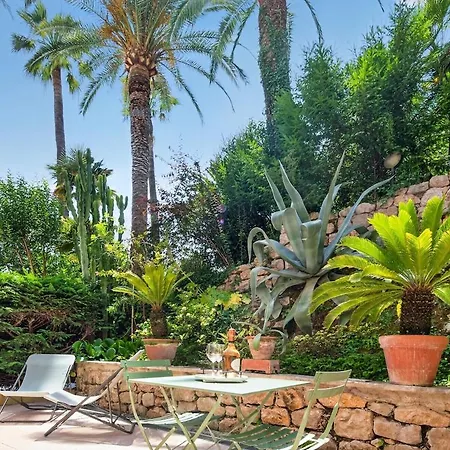 Avec Terrasse, Patio Et Garage A Apartment Menton